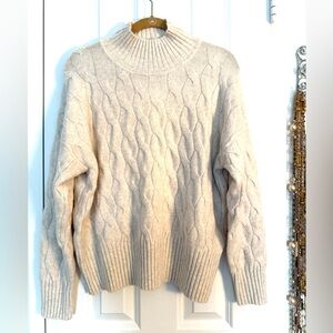 🎀 NWT Beautiful SWEATER Cable Knit Turtleneck L 🎀